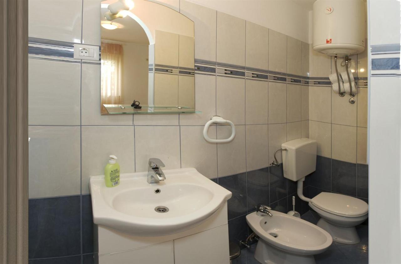 Apartments Gudelj Trogir Exterior photo