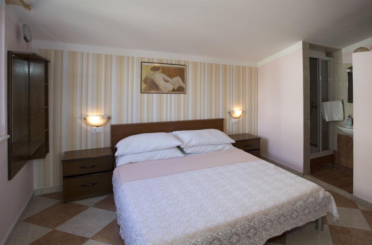 Apartments Gudelj Trogir Exterior photo