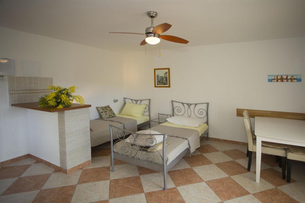 Apartments Gudelj Trogir Exterior photo